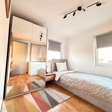 Central, Rooftop Penthouse-2br *