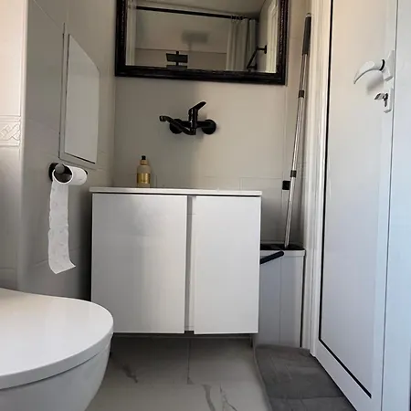 Central, Rooftop Penthouse-2br *